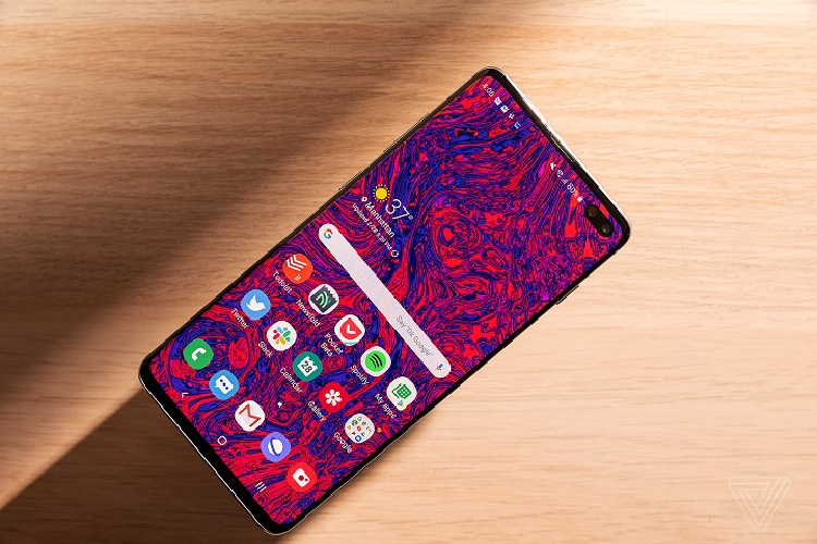 Samsung Galaxy S10 Plus sở hữu cho mình một màn hình AMOLED xuất sắc, thời lượng pin ấn tượng cho khả năng on screen 21 tiếng.