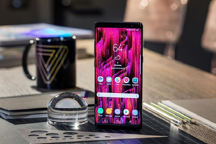 2019 dường như là năm bùng nổ của thế giới điện thoại di động thông minh, khi mà hàng loạt công nghệ từ mạng 5G, màn hình gập đến camera pop-up, cảm biến vân tay trong màn hình.