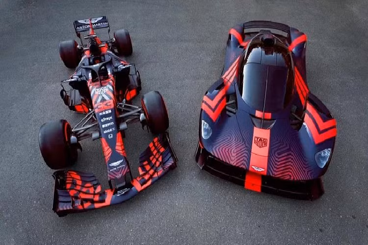 Mẫu siêu xe Aston Martin Valkyrie này chỉ được sản xuất đúng 150 chiếc, với giá bán 3,2 triệu USD/chiếc. Đây là dịp hiếm hoi công chúng được chiêm ngưỡng Aston Martin Valkyrie trước khi siêu xe này biến mất trong garage của những nhà sưu tập xe giàu có.