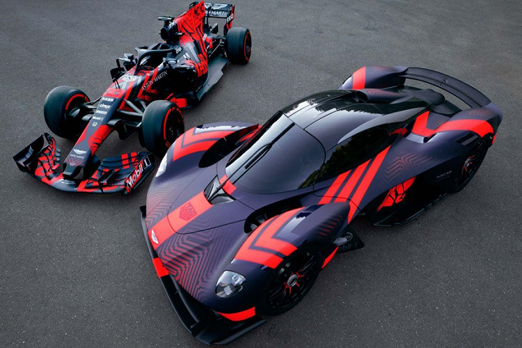 Sự xuất hiện Aston Martin Valkyrie triệu đô tại Silverstone Grand Prix không hoàn toàn tình cờ. Hãng xe Aston Martin từng hợp tác rất sâu với đội đua F1 Red Bull, tận dụng kỹ năng và kinh nghiệm của nhóm này để phát triển siêu xe Valkyrie.