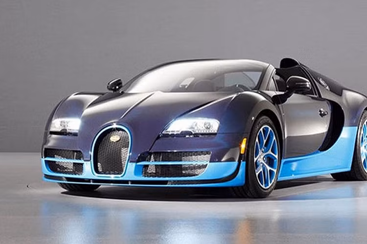 Bugatti Veyron có lẽ là giấc mơ của tất cả những người mê xe trên thế giới, nhưng cái giá phải trả để sở hữu nó khiến bạn không khỏi giật mình. Veyron Super Sport có giá khoảng 3,4 triệu USD tại Mỹ