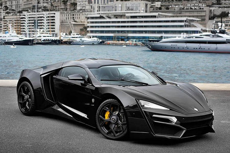 Với thiết kế nội thất vô cùng sang trọng cùng với nạm đá quý, dát vàng khiến chiếc xe có giá bán lên đến 3,4 triệu USD và hãng xe có trụ sở tại Dubai chỉ sản xuất đúng 7 chiếc trên toàn thế giới 