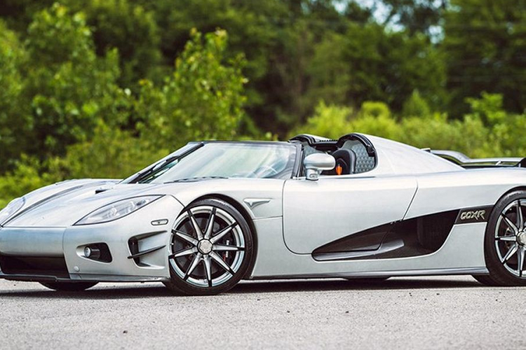 Là phiên bản cực hiếm của hãng siêu xe Thuỵ Điển, Koenigsegg với số lượng hạn chế. Không ngoa khi gọi chúng là chiếc xe đắt nhất thế giới, bởi nó được “dệt” một lớp kim cương và không hề rẻ