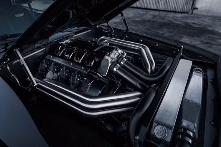 Nhà độ danh tiếng SpeedKore Performance Group đã khéo léo tinh chỉnh lại "trái tim" của Tantrum khiến cỗ máy V8 9.0L Mercury Racing với 2 bộ tăng áp được đẩy lên công suất tối đa 1.650 mã lực. Đi kèm với đó là hộp số sàn Tremec 6 cấp cho khả năng sang số mượt mà và nhanh hơn.