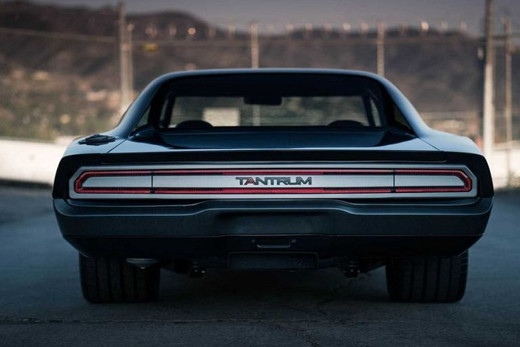 Vẻ ngoài của Tantrum chắc hẳn sẽ khiến không ít fan của loạt siêu phẩm Fast &amp; Furious cảm thấy ghen tị với nam tài tử Vin Diesel.