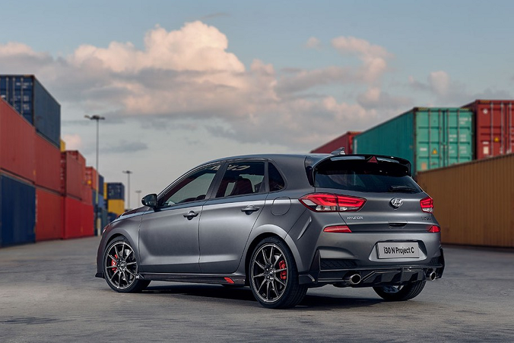 Khả năng tăng tốc 0-100km/h của i30 N Project C là 6 giây và tốc độ cực đại 250km/h. Giá xe Hyundai i30 N Project C mới hiện chưa được công bố, tuy nhiên nó chỉ được sản xuất đúng 600 chiếc ra thị trường.