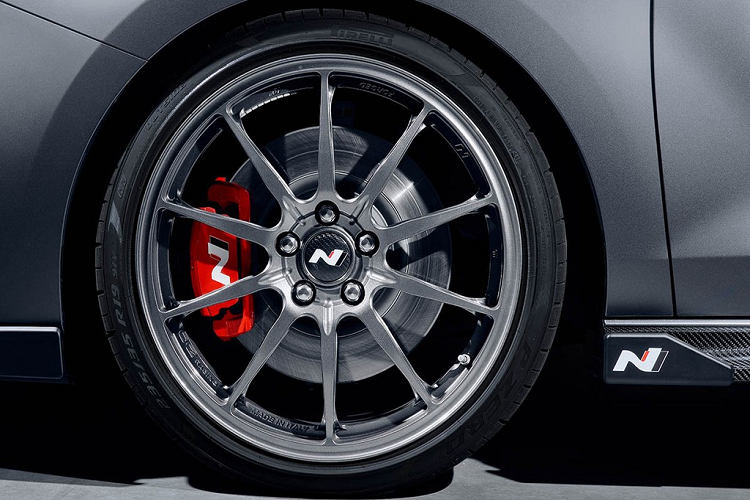 Có tên gọi được đặt theo "vùng C" - khu thử nghiệm xe hiệu năng cao tại Trung tâm nghiên cứu &amp; phát triển của Hyundai tại Namyang, Hàn Quốc, i30 N Project C hứa hẹn sẽ có thể "so găng" trực tiếp các đối thủ lừng danh châu Âu như Volkswagen Golf GTI tại các đường đua.