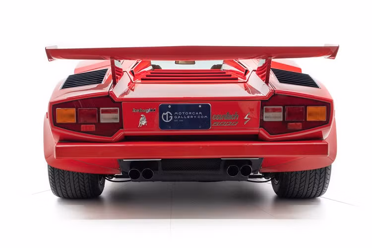 Vẻ đẹp siêu xe Lamborghini Countach LP 5000 S đang được rao bán.
