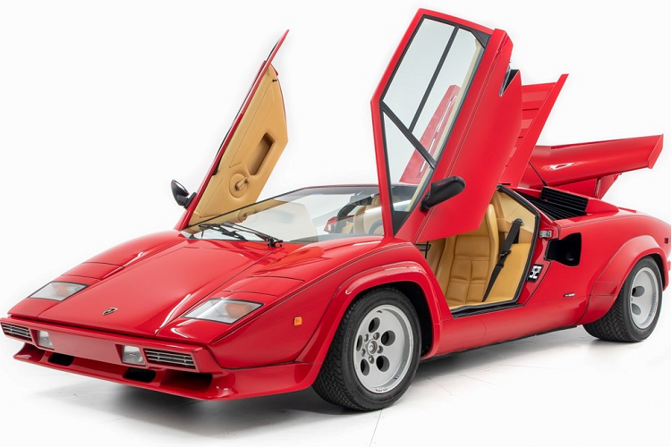 Siêu xe Lamborghini Countach của cựu tay đua F1, Mario Andretti đang rao bán trên mạng Internet với mức giá lên đến 500 nghìn đô la.