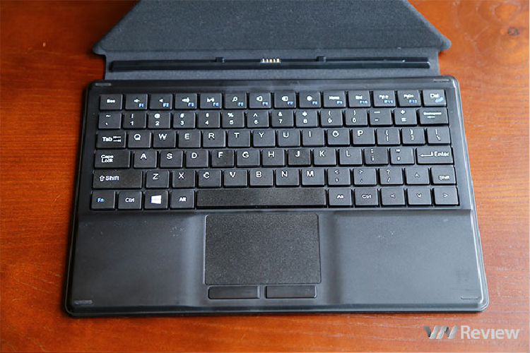 Bàn phím của Masstel Tab W101 có thiết kế với các phím chữ cái và số đều có kích thước tiêu chuẩn nên khá dễ gõ.