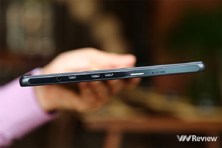 Masstel Tab W101 có trọng lượng tương đương chiếc máy tính báng Lenovo Miix 3, riêng phần thân máy tính bảng là 550g. Khi gắn thêm vỏ kiêm bàn phím đi kèm thì tổng trọng lượng là 950g, vẫn đủ nhỏ gọn và nhẹ để mang theo bên mình.