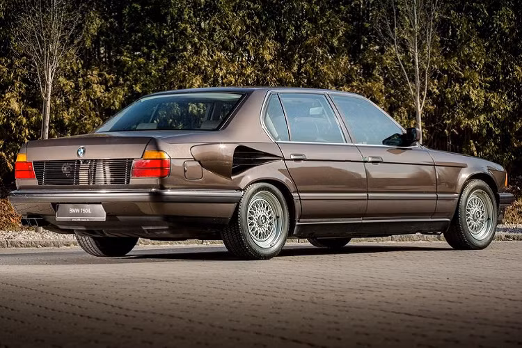 Tuy đây là một ý tưởng hết sức táo bạo nhưng vì một số lý do khách quan nên nó đã sớm "chết yểu". Từ đó, khối động cơ V16 của BMW chính thức đi vào quên lãng để nhường chỗ cho sân chơi của động cơ V12.