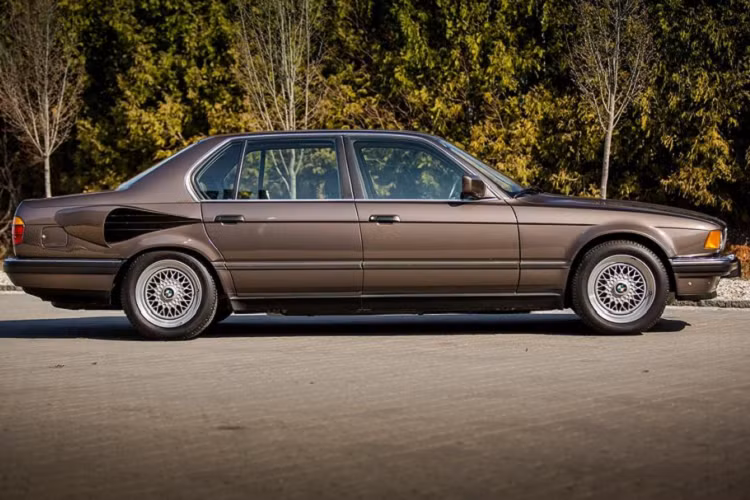 Tất cả nhằm giúp phần cơ khí của chiếc xe có thể đáp ứng được tốt nhất yêu cầu từ khối động cơ khủng này.