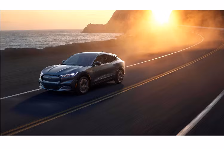 Để phục vụ cho Mustang Mach-E, Ford cho biết cơ sở hạ tầng tại Mỹ đủ để đáp ứng cho mẫu crossover của mình với tổng cộng 12.500 trạm và 35.000 phích cắm riêng lẻ.