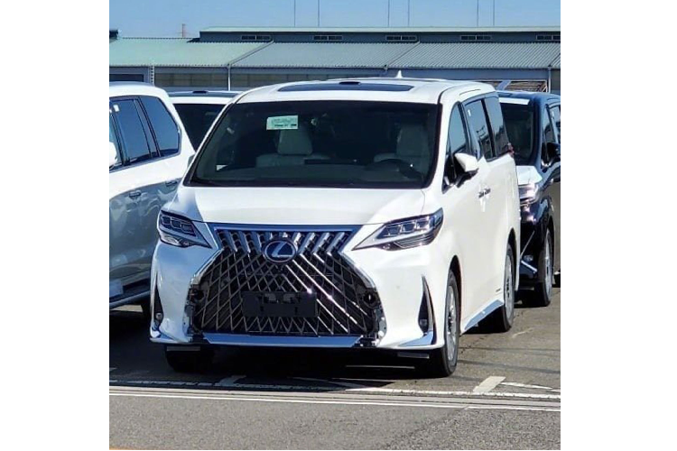 Mặc dù các khách hàng giàu có hiện nay có rất nhiều sự lựa chọn ở các dòng xe sedan hay SUV hạng sang cỡ lớn, tuy nhiên không thể phủ nhận rằng xe minivan vẫn có rất nhiều sức hút, nhất là tại khu vực châu Á. Chính vì thế, mẫu xe minivan hạng sang Lexus LM 2020 đã nhanh chóng ra đời để đáp ứng cho nhu cầu cao hơn ở phân khúc này, điều mà đàn em Toyota Alphard không làm được.