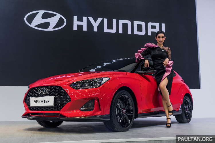 Mẫu xe Hyundai Veloster 2020 mới vừa chính thức ra mắt tại Thái Lan được trang bị động cơ 1.6L tăng áp, công suất 201 mã lực. Đây là mẫu xe từng gây chú ý tại thị trường Việt dưới dạng hatchback 4 cửa đầy cá tính.