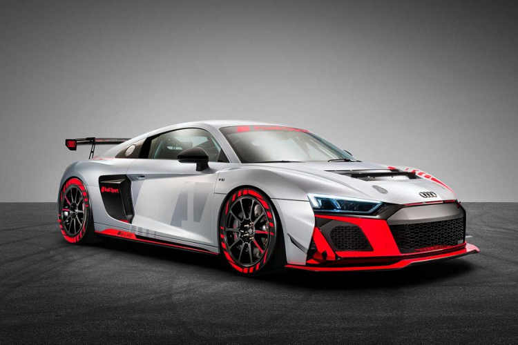 Để phù hợp với các tiêu chuẩn của giải đua này, khối động cơ V10 của xe chỉ có công suất cực đại 488 mã lực đi cùng hộp số tự động ly hợp kép 7 cấp.