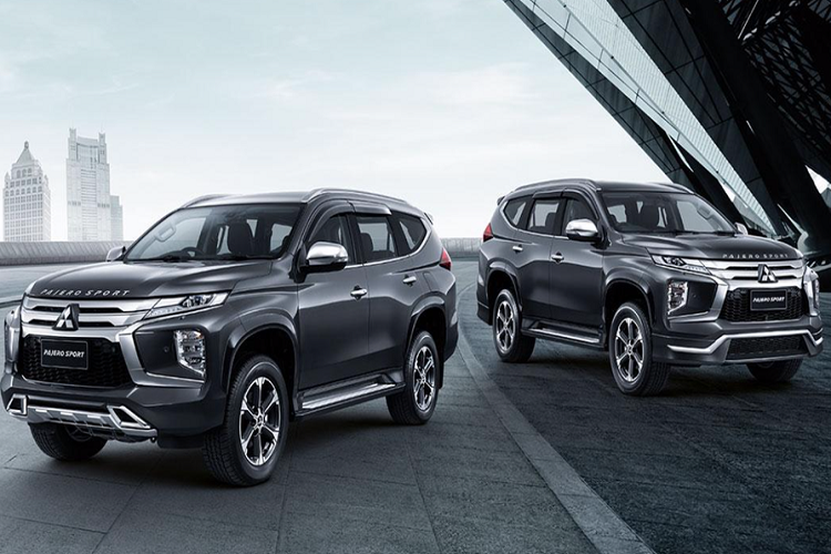 Mới đây, hãng xe hơi danh tiếng Nhật Bản vừa chính thức giới thiệu tới công chúng phiên bản trang bị thể thao của mẫu xe Mitsubishi Pajero Sport 2020. So với phiên bản tiêu chuẩn, sự khác biệt trên bản thể thao của mẫu Pajero Sport 2020 chỉ đến từ các trang bị nội, ngoại thất. Giá bán của phiên bản thể thao hiện chưa được công bố.
