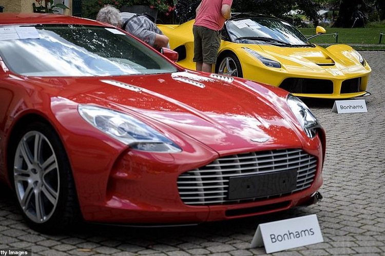 Với chủ đề “Bộ sưu tập siêu xe”, những chiếc xe được trưng bày cùng với 50 chiếc xe sang khác tại câu lạc bộ golf và đồng quê Bonmont danh tiếng ở làng Cheserex của Thụy Sĩ. Theo nhà đấu giá Bonhams, bộ sưu tập siêu và xe sang - bị tịch thu từ con trai Tổng thống Guinea Xích đạo Teodoro Obiang Nguema đã bán được 27 triệu franc Thụy Sĩ (khoảng 27 triệu USD)