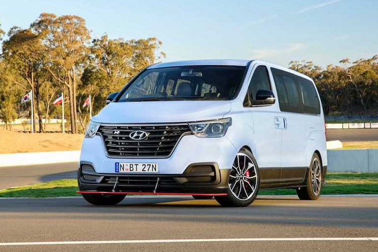 Bên cạnh các dòng xe như Toyota Hiace, Ford Transit, những chiếc xe van Hyundai Starex cũng được khá nhiều công ty vận tải chở hàng hoặc hành khách ưa chuộng tại Việt Nam. Tuy nhiên ở nước ngoài, dòng xe này còn làm được nhiều hơn thế.