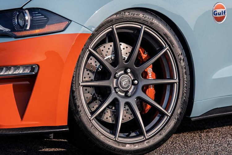 Được biết, 119 chiếc Ford Mustang Gulf Heritage Edition sẽ được cung cấp trong cả bản coupe và mui trần. Mỗi chiếc đều được hưởng bảo hành 3 năm hoặc 58.000km, tùy điều kiện nào đến trước. Chiếc xe đặc biệt sẽ có màn ra mắt công chúng đầu tiên vào Chủ Nhật tuần này, ngày 18/8/2019 tại Pebble Beach Concours d’Elegance 2019.