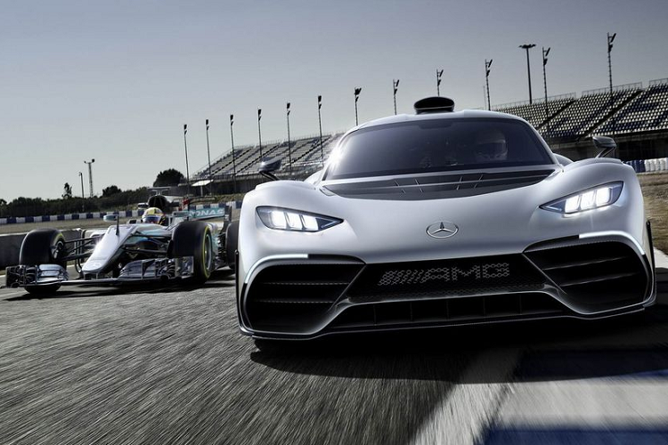 Một trong những trở ngại ấy nằm ở vấn đề luật kiểm soát khí thải khi đội ngũ AMG phải tinh chỉnh một mẫu siêu xe hoạt động ổn định tại vòng tua 1,200 vòng/phút để đáp ứng những yêu cầu luật pháp.