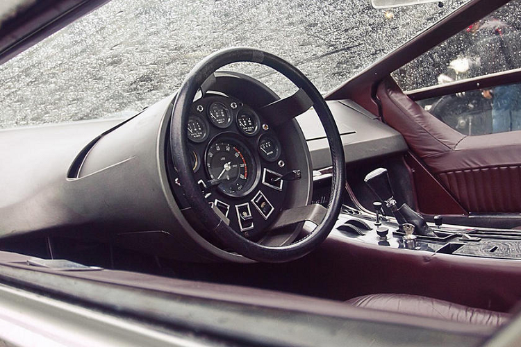 Vô lăng xe Maserati Boomerang.