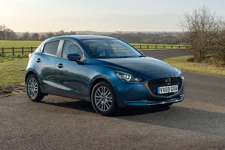 Mẫu xe Mazda2 2020 mới đã bắt đầu xuất hiện tại các đại lý tại Anh quốc với 5 phiên bản là SE-L, SE-L Nav, Sport Nav và GT Sport Nav.