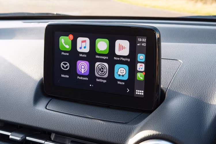 Phiên bản SE-L Nav, Sport Nav và GT Sport Nav bên cạnh đó được trang bị màn hình 7-inch tích hợp hệ thống định vị Mazda Connect, Apple CarPlay hoặc Android Auto, Hỗ trợ Phanh Thông minh và Hỗ trợ Giữ làn.