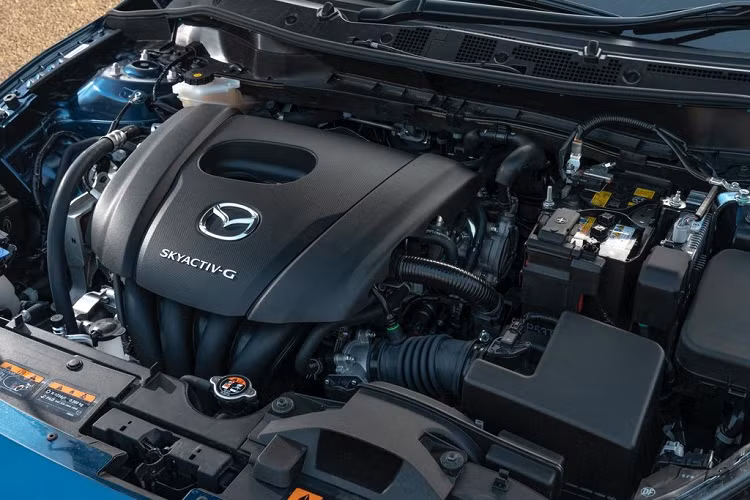 Bên cạnh đó, mẫu xe Mazda2 2020 hatchback nhỏ gọn này còn xuất hiện thêm một tuỳ chọn động cơ Skyactiv-G 1.5 lít mạnh mẽ hơn với 89 mã lực, kết hợp cùng hộp số sàn hoặc tự động 6 cấp.