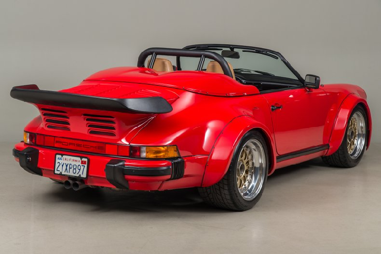 911 Speedster được tạo ra nhằm thỏa mãn nhu cầu của những nhà sưu tập khó tính. Từ tinh thần đoàn kết của đội ngũ tại Canepa Motorsports năm 1990 và những ý tưởng có tầm nhìn từ Bruce Canepa, có lẽ chiếc 911 Speedster mạnh nhất và nhanh nhất đã ra đời: Speedster tăng áp kép 962.