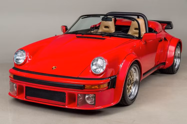 Từ thế kỉ trước, đã có nhiều thương hiệu xe hướng tới những đối tượng khách hàng cao cấp, sẵn sàng “chiều lòng” họ bằng những phiên bản xe độc đáo. Trong đó phải kể đến chiếc Porsche 962 Twin Turbo Speedster đời 1989 này – Nó là một chiếc xe “độc nhất vô nhị” trên thế giới.