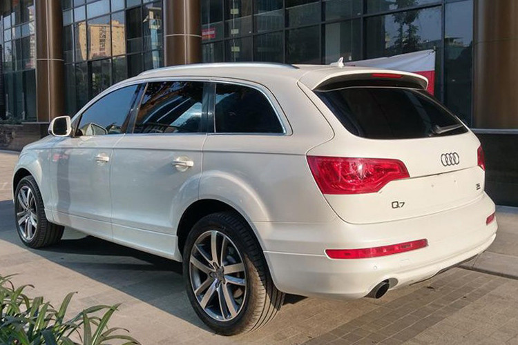 Được biết chiếc Audi Q7 2010 đang rao bán này sử dụng động cơ V6 3,6 lít, với công suất cực đại 280 mã lực và mô-men xoắn cực đại 360 Nm có thể giúp Q7 tăng tốc từ 0-100 km/h chỉ trong vòng 8,5 giây.