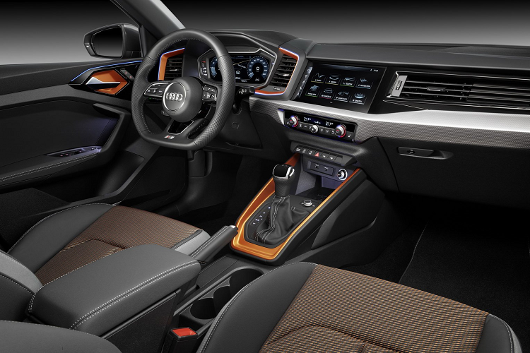 Ở phân khúc cao hơn, gói S-Line sẽ mang đến phần cánh gió trên mui xe, mâm xe lớn hơn và nội thất bọc da. Cuối cùng, phiên bản Edition One sẽ được bán ra trong thời gian cố định, xe sẽ sở hữu màu sơn cam hoặc xám, mâm xe 18 inch, đèn nội thất đổi màu và nội thất ốp và bọc da màu đen.