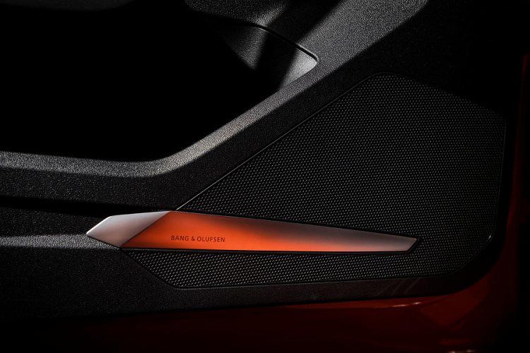 Ở phiên bản cao hơn là 35 TFSI, xe sẽ có động cơ 4 xy-lanh, dung tích 1,5 lít tăng áp, tạo ra 148 mã lực và 250 Nm mô-men xoắn.