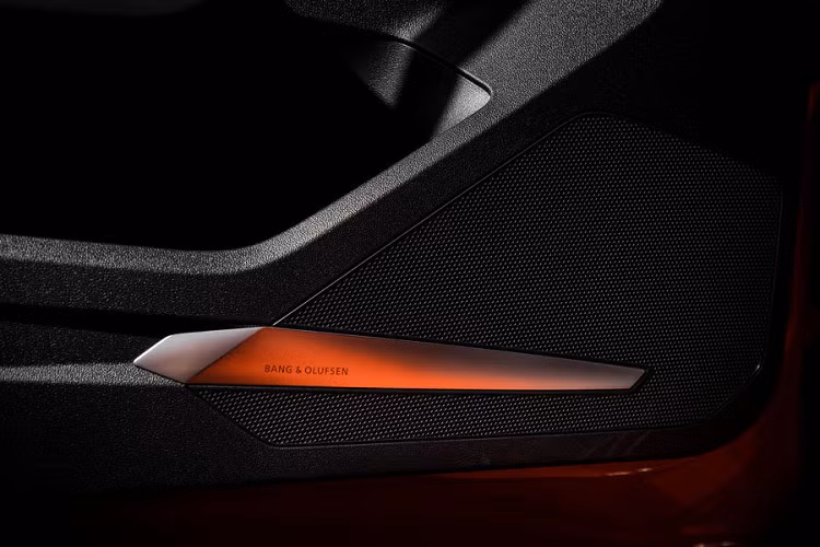 Ở phiên bản cao hơn là 35 TFSI, xe sẽ có động cơ 4 xy-lanh, dung tích 1,5 lít tăng áp, tạo ra 148 mã lực và 250 Nm mô-men xoắn.