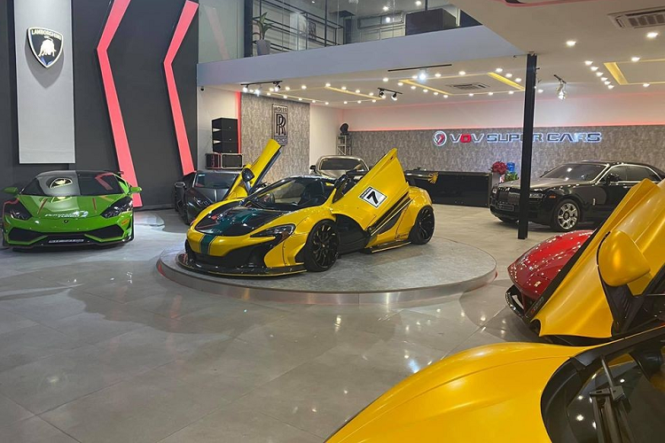 Bộ 3 siêu xe Lamborghini Huracan LP610-4 đều mang các gói độ khác nhau và có màu sắc cũng riêng biệt