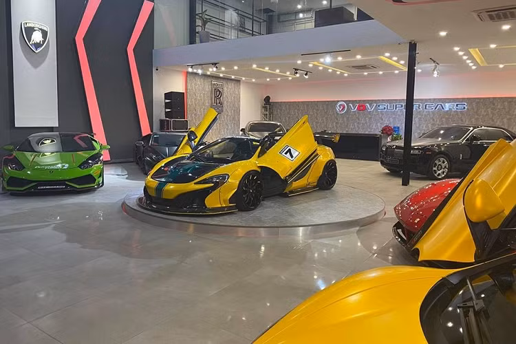 Bộ 3 siêu xe Lamborghini Huracan LP610-4 đều mang các gói độ khác nhau và có màu sắc cũng riêng biệt