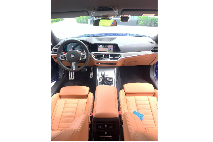 Ngoài các chi tiết trang trí thì xe cũng hứa hẹn có thêm gói nâng cấp công suất mạnh hơn nguyên bản. Nội thất bên trong của BMW 330i 2019 mới này vẫn được giữ lại nguyên bản vốn đã có gói thể thao M-Sport