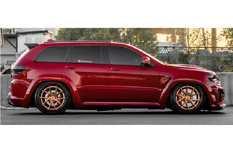 So với nguyên bản, sức mạnh của chiếc xe này tăng khoảng 3 lần. Nếu so với công suất 650 mã lực của Lamborghini Urus, mẫu xe độ này mạnh hơn gần 2 lần. Tại Mỹ, giá xe Jeep Grand Cherokee SRT8 bán ra khoảng 66.000 USD (khoảng 1,52 tỷ đồng).