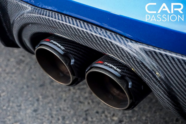 Porsche Cayman 2014 sử dụng động cơ 6 xi-lanh thẳng hàng có dung tích 2.7 lít, sản sinh công suất tối đa 275 mã lực.