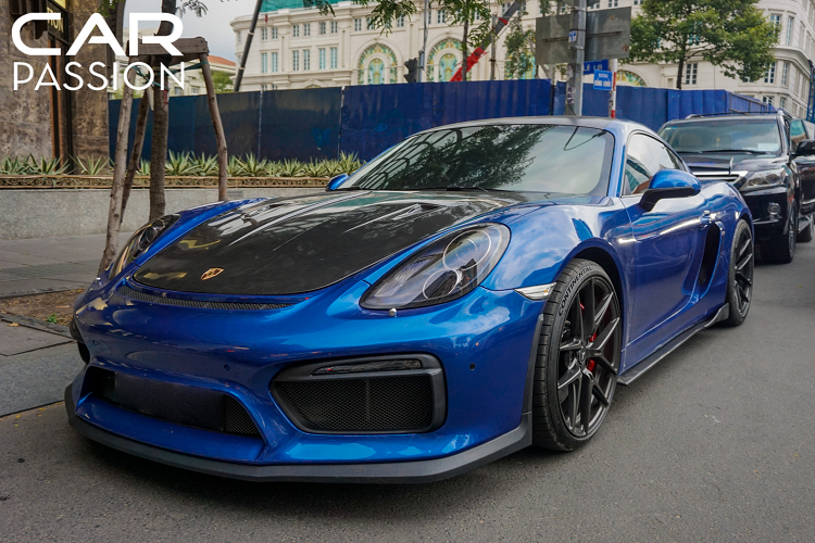 Với hàng loạt đồ chơi được nâng cấp cùng hệ thống ống xả Frequency Intelligent Exhaust, chiếc Cayman này chắc chắn sẽ trở nên mạnh mẽ hơn rất nhiều so với những mẫu xe cũng đời và sở hữu ngoại hình có phần hút mắt hơn. Giá xe Porsche Cayman phiên bản mới nhất chính hãng tại Việt Nam hiện đang bán ra khoảng 3,8 - hơn 4 tỷ đồng.