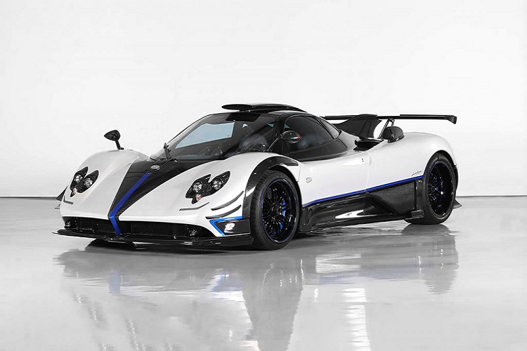 Tổng số tiền mà tất cả 68 chiếc xe mang lại là 16,75 triệu USD, trong đó, chiếc siêu xe Pagani Zonda Riviera "hàng hiếm" là chiếc xe giá trị nhất, lên đến 5,5 triệu USD "tương đương khoảng hơn 127 tỷ đồng). Vậy, chiếc xe này có gì đặc biệt khiến nó có giá cao đến vậy?