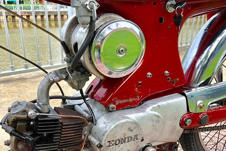 Giống như những chiếc Super Cub, C320 mang những ưu điểm vượt trội so với các dòng xe châu Âu lúc đó như vận hành êm ái hơn, độ bền cao (đặc biệt ở các hệ thống điện), dễ sử dụng. Nó cũng có kết cấu cực kỳ đơn giản để để có thể "sống sót" tại các vùng hẻo lánh nhất, nơi mà đến dụng cụ sửa chữa còn thiếu thốn.