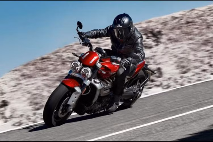 Khoảng cuối tháng 10 vừa qua, hãng xe Anh Quốc đã chính thức công bố thông tin về mức giá bán cho dòng xe Triumph Rocket 3 2019 tại Mỹ và Canada. Hai model này mang tên gọi Rocket 3 R và Rocket 3 GT.