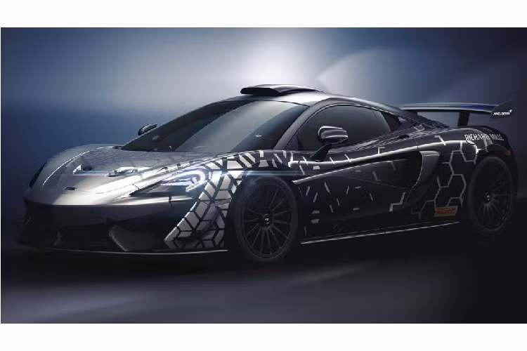 Không chỉ gia tăng về hiệu suất động cơ, chiếc xe còn được làm nhẹ đi giống với 600LT và 570S GT4. Mclaren 620R 2020 mới có trọng lượng khô chỉ 1.282 kg, nhẹ hơn 31 kg so với 570S. 620R có thể tăng tốc lên 100 km/h trong chỉ 2,9 giây, đạt 200 km/h trong chỉ 8,1 giây và tốc độ tối đa ở mức 322 km/h.