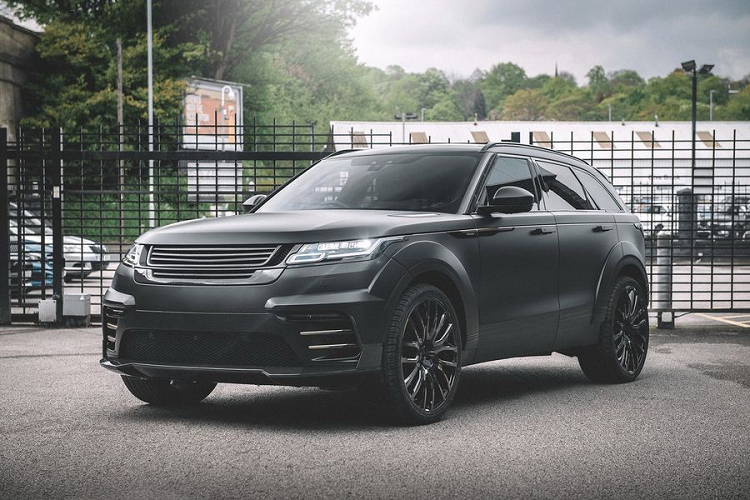 Hãng độ cho biết động cơ xe vẫn được giữ nguyên, do đó, chiếc Range Rover Velar P300 Pace Car này vẫn sử dụng động cơ xăng tăng áp 2.0 lít cho công suất 296 mã lực.
