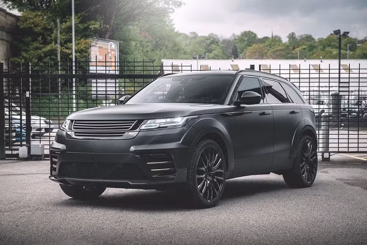 Hãng độ cho biết động cơ xe vẫn được giữ nguyên, do đó, chiếc Range Rover Velar P300 Pace Car này vẫn sử dụng động cơ xăng tăng áp 2.0 lít cho công suất 296 mã lực.