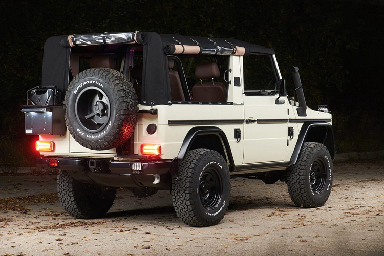 Chiếc xe Mercedes-Benz G-Class độ được đặt biệt danh là Wolf (chó sói). Ngoại hình của xe dù đã được thay đổi nhưng vẫn giữ những nét đặc trưng vốn có, như một sự tôn trọng dành cho chiếc xe nguyên mẫu.