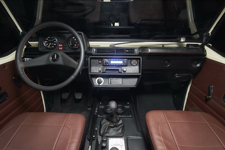 Hãng độ đã tháo rời các bộ phận và phần khung để kiểm tra kỹ lưỡng trước khi xây dựng lại, hoàn thiện hoặc thay thế nếu cần thiết.